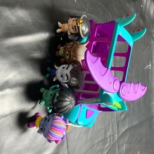 Super Monsters Bus and Characters